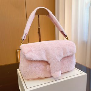 Sac baguette en peau de mouton Sac nuage Sac de créateur Sac à bandoulière pour femme Sac à bandoulière sous les bras Sac à main à rabat Sac à aisselle en laine Étiquette de bagage Boucle matérielle dorée Sangle amovible