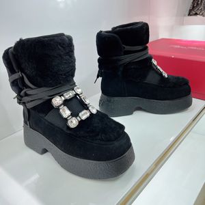 Botines de gamuza con forro de piel de oveja Tacones de plataforma tipo muffin Resbalón en Bota de nieve con hebilla de hardware Suela suave y engrosada Zapatos de diseñador de lujo Botines Fábrica Calzado