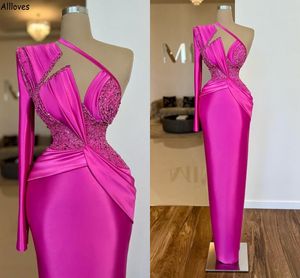 Sheath Elegant Fuchsia Satin Celebrity Avondjurken Prachtige pailletten Beading Arabisch Aso Ebi Eén schouder Lange mouw Formele feestjurken Past prom jurken