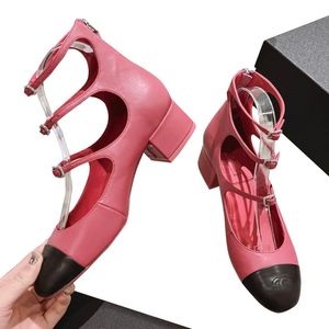 Pompes pour femmes en peau de mouton Chaussures avec chaîne talons gros sandales rétro round maux roses glisses noires dorées filles designer filles avec chaussures de loisirs de strass