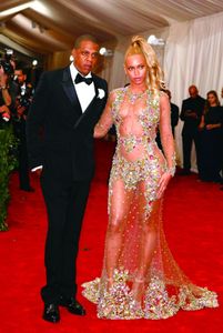 Robes de soirée perlées transparentes Beyonce Met Ball Tapis Rouge Robes de bal de célébrités nues Voir à travers une robe formelle balayage train dos nu HY948