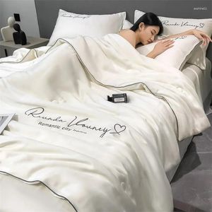 Draps lavés en soie d'été broderie couette de refroidissement en glace lisse pour lit soie couverture soft