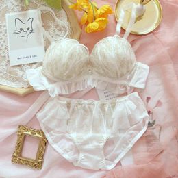 Shell Cup Gold Silk Embroidery verzamelt lingerie set draad gratis comfortabele bralette pak zoete meisje dunne bh slipje sets x0526