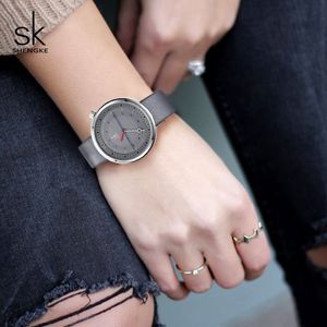 Shengke Fashion Women kijken naar zwarte lederen band reloj mujer nieuwe creatieve kwarts kijk damesdag cadeau voor vrouwen #k8044