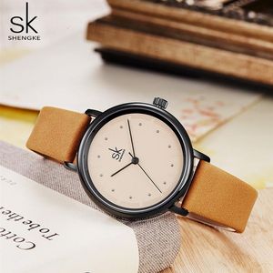 Shengke simple femmes robe montres rétro en cuir femme horloge haut marque femmes mode mini design montres clock247G