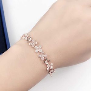 Designer Rovski Luxury Top Bijoux Accessoires en or rose Fleur Fleur Bracelet Diamond Rose Charme à mode