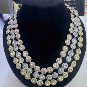 La versión alta de Shi Jiagao está llena de encanto y deslumbrante. Diseñador de botones redondos romanos con collar de diamantes, pulsera y aretes de hilera completa de diamantes para mujer