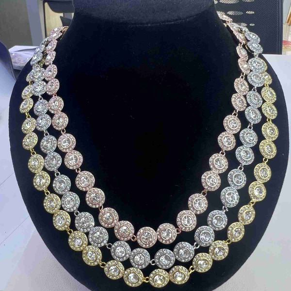 La versión alta de Shi Jiagao está llena de encanto y deslumbramiento.Diseñador de botones redondos romanos con pendientes de pulsera y collar de diamantes con fila completa de diamantes para mujer