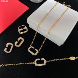 Collares de cristal brillante Carta Diamante Colgante Pulseras Mujeres Pendientes de diamantes de imitación Anillos Conjuntos de joyería con caja