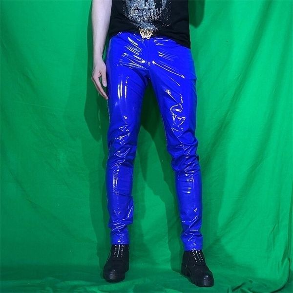 Shinny Pantalon en cuir Sexy Discothèque Hommes DS Costumes Anti-brillant PU Pantalon Original Printemps Et Été Tight Stretch Pantalon 201109