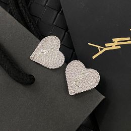 Glansende 18K Gold vergulde luxe merkontwerpers Letters Stud Ear Ring Heart Classic Women Crystal Rhinestone Pearl Earring Wedding Party Joodlry