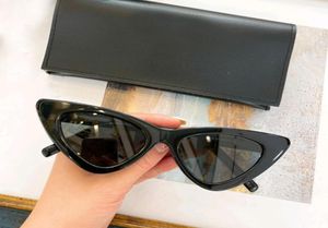 Glanzende zwarte donkergrijze Cat Eye-zonnebril Dames Klassieke zonneschermen UV400 Outdoor-bril met doos7969203