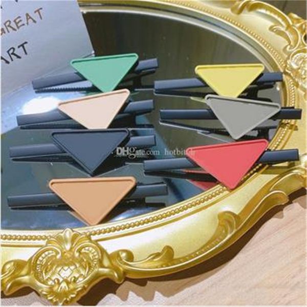 Couleur fluorescente Lettre Pinces À Cheveux Femmes Designer Triangle Épingle À Cheveux Coloré Barrettes Lady Bord Clip En Gros