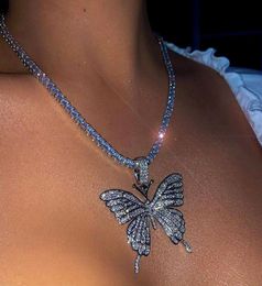 Colliers pendentif papillon brillant chaîne de clavicule en cristal à la mode évider pendentifs en argent Chic femmes collier de diamant3007804