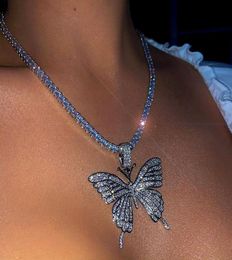 Colliers de pendentif brillant de papillon