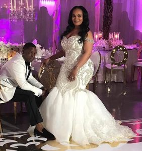 Cristales brillantes Lentejuelas Vestidos de novia de sirena Con cuentas Nuevo 2023 Fuera del hombro Vestidos de novia de talla grande Iglesia de novia sexy Nigeria Ropa de novia africana de Dubai personalizada