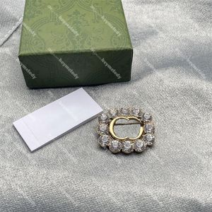 Brillant Diamant Broches Or Lettre Designer Broches Femmes Robe Chemise Manteau Bijoux Décoratifs Broches En Cristal