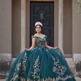 Glanzende smaragdgroene prinses van de schouderbaljurk Quinceanera -jurken kralen applique 3d bloem met cape celebrity feestjurken s s