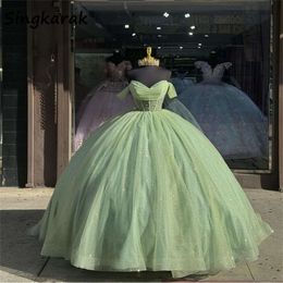 Glanzende prinses Quinceanera Dresses 2024 van de schouderkralen kristallen baljurk zoete 16 -jarige jurk voor 15 jaar Vestidos