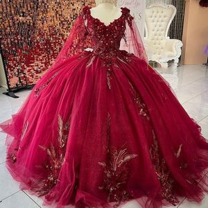 Glanzende rode baljurk Quinceanera -jurken kralen sprankelende bloemen Appliques lovertjes kristal met cape sweet 15 16 jurk prom party