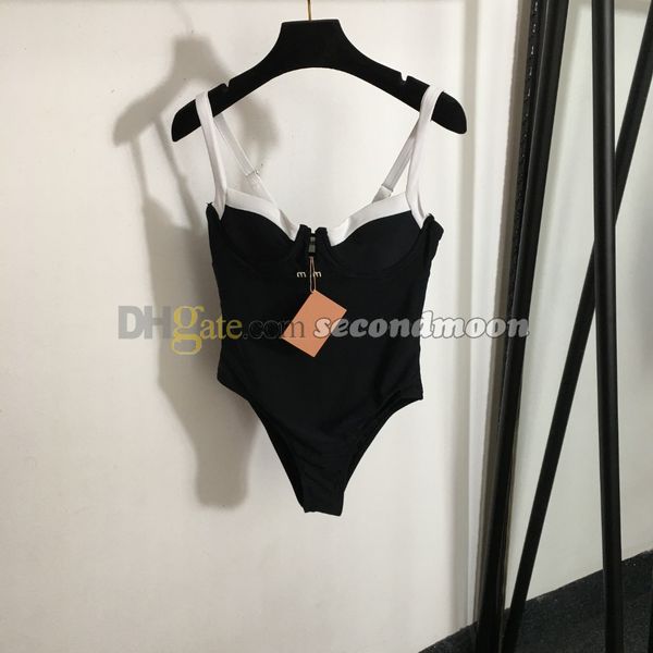 Swimons de maillots de bain brillants Femmes de maillot de bain en une pièce