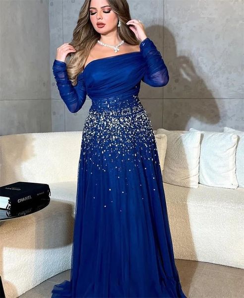 Vestido de fiesta de graduación de mujer azul real brillante 2024 con hombros descubiertos Cuello barco Una línea Mangas largas Rebordear Tul Vestidos formales de noche Dubai Robe De Soiree