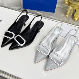 Zapatos de vestir plateados brillantes Sandalias de diseñador Cuadrado versátil Hebilla de diamantes de imitación Slingbacks Sandalia de tacón alto de 5,5 cm para mujer Tacón de gatito Punta puntiaguda Zapato de diseñador