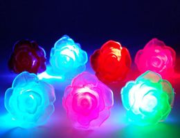 Navire 50pcs LED LED UP clignotant de la bine élastique de fleurs de rose douce et une fête élogieuse clignotant des feux de doigt douces 5690512