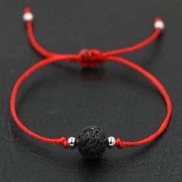 50pcs / lot Pierre de Lave Naturelle Noir Fil Rouge Corde Chaîne Brid Chanceux Cadeau Bracelets Bracelets Réglables 284Q