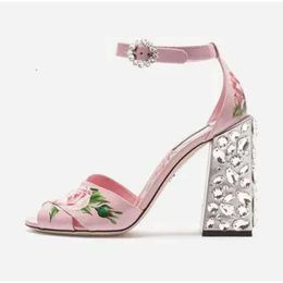 Verzending 2019 Gratis dames Patent Diamant Chunky High Heel Peep-Toes Buckle Strap Paisley Gedrukte Rose Flower Sandals schoenen 40D