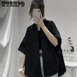 Chemise Wtempo Black White Shirts Femmes à manches courtes Solide Harajuku Vintage Tops Summer Fashion Nouveau Allmatch couples tshirts