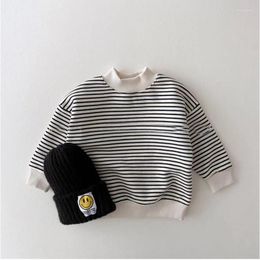 Shirts baby babymeisjes kleren lange mouw teten jongens mode warme coltrui 2022 winter peuter schattig gestreepte plus fluwelen sweatshirt