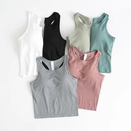 Chemises Raceback Yoga Tops Tops Femmes Fiess sans manches Cami Sports Shirts Slim Ribbed Running Gym Crop Vest Build in Bra Top
