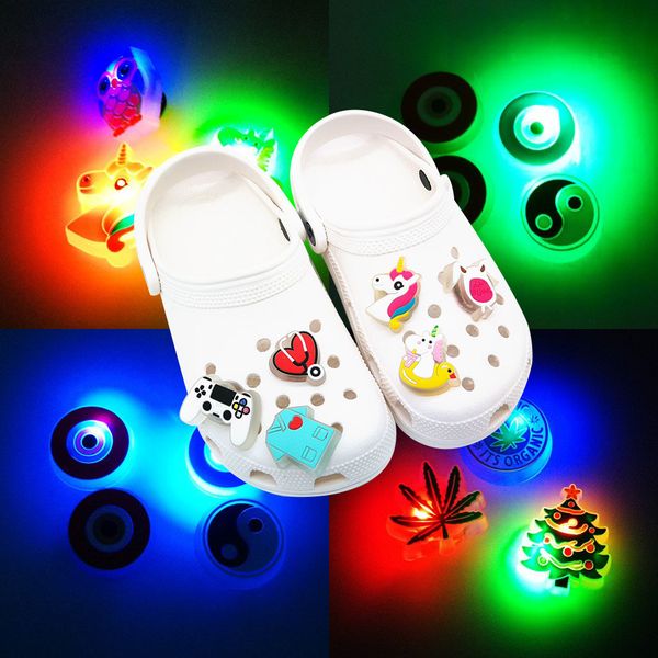 Pièces de chaussures Accessoires 10 LED Glow Crocodile Charm Accessoires Sneaker Décoration Pins pour Crocodile Femme Licorne Crocodile Jeans Direct 230713