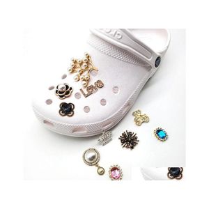 Pièces de chaussures Accessoires 10 Stylels Crystal Pearl Beautif Metal Charms Fashion Shoecharm Buckle Clog Charm Garden Shoes Decoration B Dhmzv