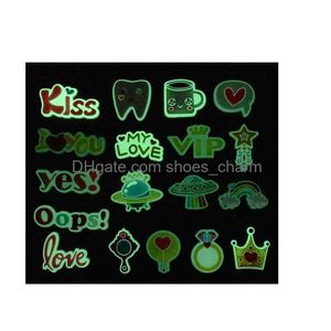 Shoe Parts Accessories 100 pièces/lot lumineux Croc mode doux Pvc boucle chaussures fluorescentes accessoires enfants dessin animé charmes conception Dr Dhzci