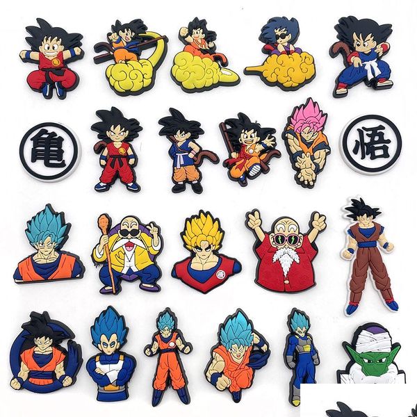 Pièces de chaussures Accessoires 100Pcs Vente en gros Caoutchouc souple Anime Clog Charms Chaussures Clog Pins Boutons Clog Parts Accessoires Boutons Série Au hasard