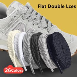 Pièces de chaussures Accessoires 1 paire de lacets plats classiques épais, noirs et blancs, solides, pour baskets, course à pied, sport, basket-ball, cordes décontractées 231215