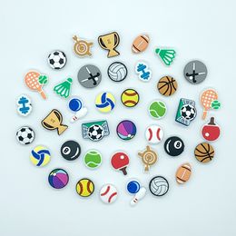 Schoenonderdelen Accessoires 1 pc Ball Jibz Charms Basketball voetbal Volleybal Decoratie Fit Clog Polsband Kids X Mas Party Gifts Deco OTEG9