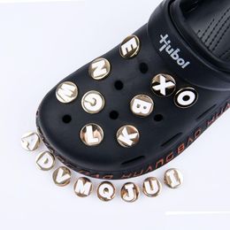 Pièces de chaussures Accessoires 2022 Round Custom Designer Diy Bling Colorf Métal Lettre Charmes Pour Accessoire Décoration Cadeaux Drop Delivery Dhukt