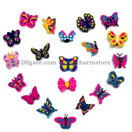 Accessoires de pièces de chaussures 21 différents charmes de fleurs de papillon mignons pour sabots sandales bracelets décoration cadeaux de fête livraison directe Otu3F