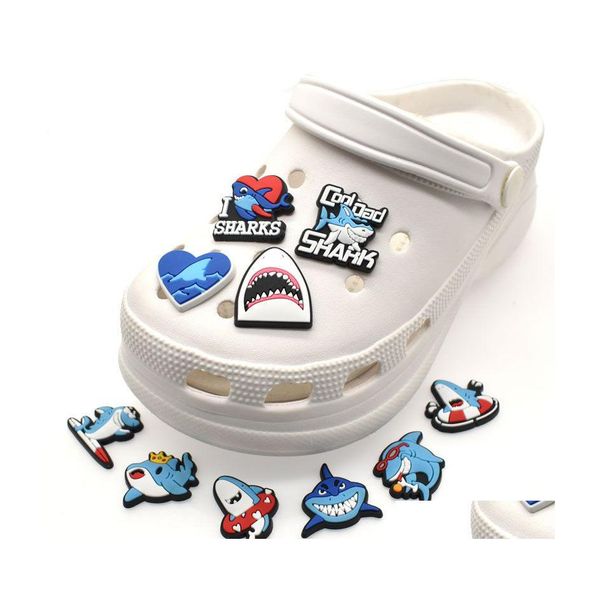 Pièces de chaussures Accessoires Charms Gros Souvenirs d'enfance Océan Requin Dessin Animé Croc Pvc Décoration Boucle En Caoutchouc Souple Sabot Rapide Dr Dhewl