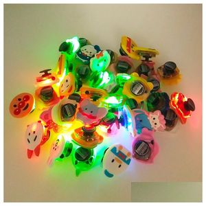 Schoen Onderdelen Accessoires Leuke Cartoon Pvc Charms Gespen Glow Led Light Fit Armbanden Klomp Jibz Drop Levering Schoenen Serie Willekeurig