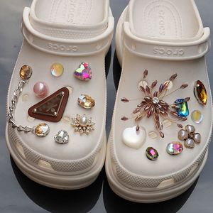 Schoenonderdelen accessoires diy sieraden voor schoenen ketens ontwerper meisje cadeau parel decaratie metalen vlinder klinknagel accessoires charmes voor croc 230403