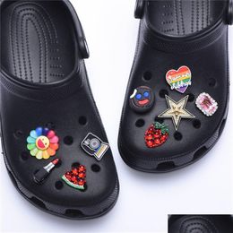 Pièces de chaussures Accessoires Mode Papillon Décoration Designer Bear Charms Most Drop Delivery Otdni