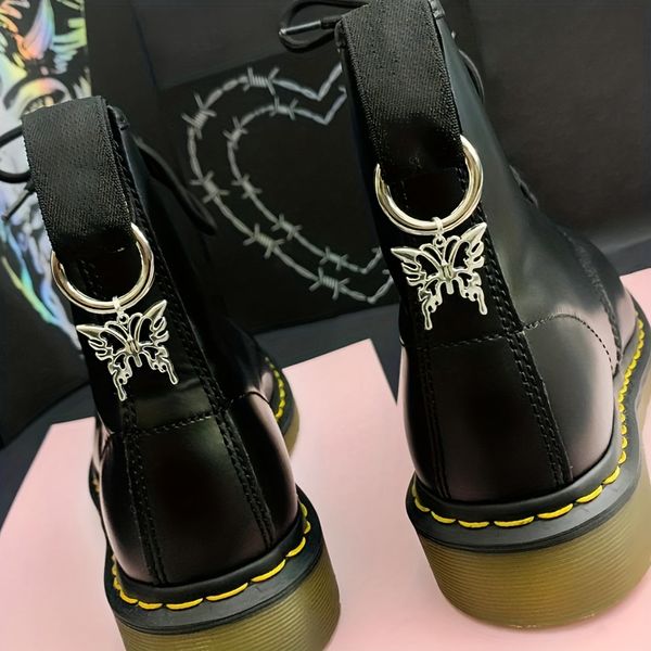 Accesorios de piezas de zapatos Estilo gótico Aleación de zinc Encantos de mariposa para botas Decoración Drop Entrega OTNR0
