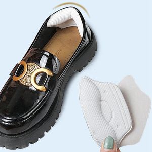 Pièces de chaussures Accessoires Coussinets à talons hauts pour chaussures Femmes Inserts Talons Autocollants Protecteur Pad Trop grand Ajuster la taille Doublures Grip Accesorie 231124