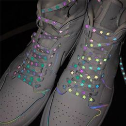 Pièces de chaussures Accessoires Lacets étoiles réfléchissants holographiques Lacets plats réfléchissants haute luminosité à double face Baskets Lacets Cordes 230712