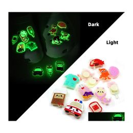 Piezas de zapatos Accesorios Luminous Croc Charms Medicine Style Cartoon 2D Soft Pvc Fluorescente Zueco Decoraciones Glow In The Dark Charm Dhkae