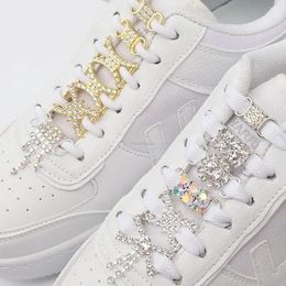 Pièces de chaussures Accessoires de luxe Strass AF1 Charms Coloré Diamant Sneaker Fille décoration DIY Lacets Boucles chaussures accessoires 231128